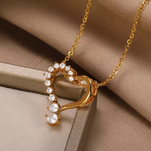 💛Romantic CZ Heart Necklace - Picture 5 of 5